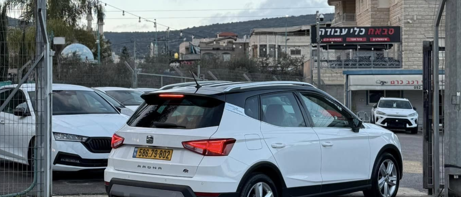 סיאט.ARONA